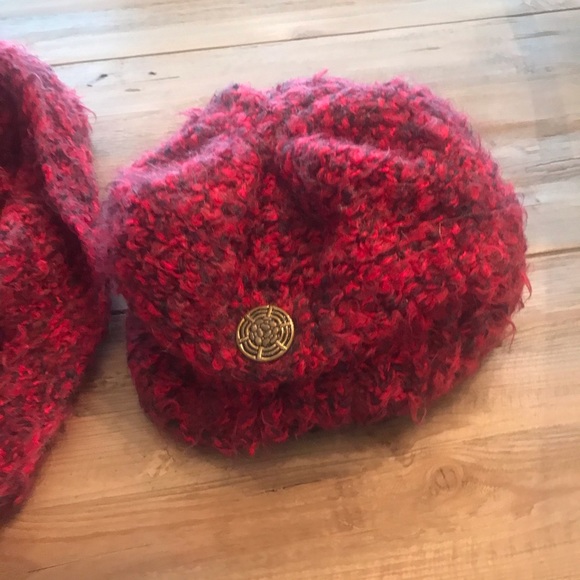 Knit Beret hat and scarf red set - Picture 3 of 3